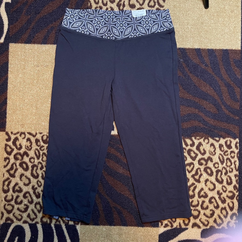 Made for Life- black workout Capri size small